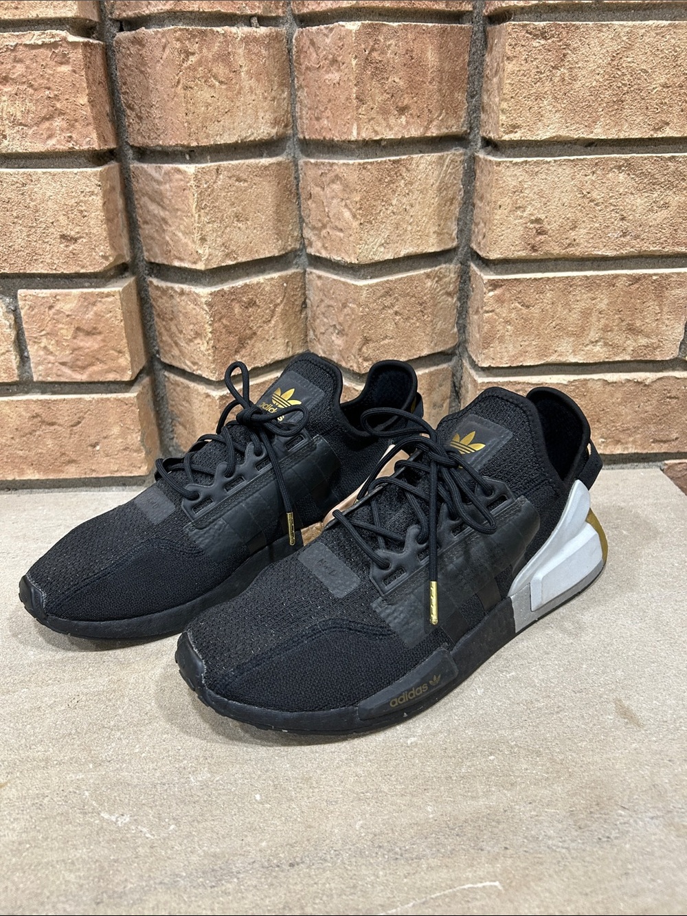 Adidas NMD_R1 V2 'Prize Medal' Core Black/Gold Metallic FY1141 Men’s Size 11.5